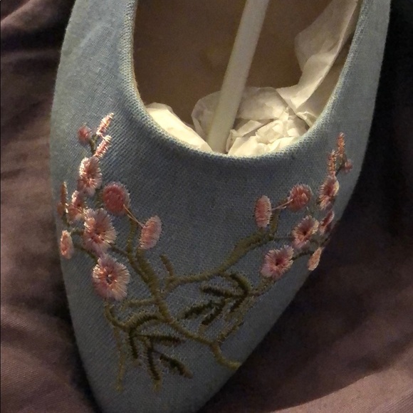 Shoes - Picture 2 of 3